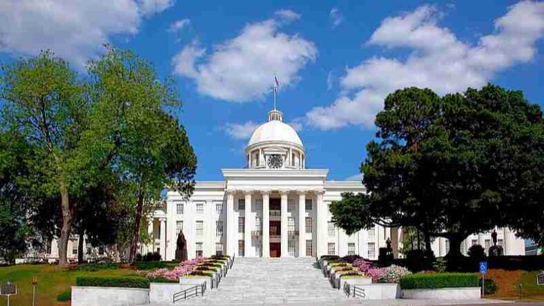 Alabama Capitol Building, tags: und senat - CC BY-SA